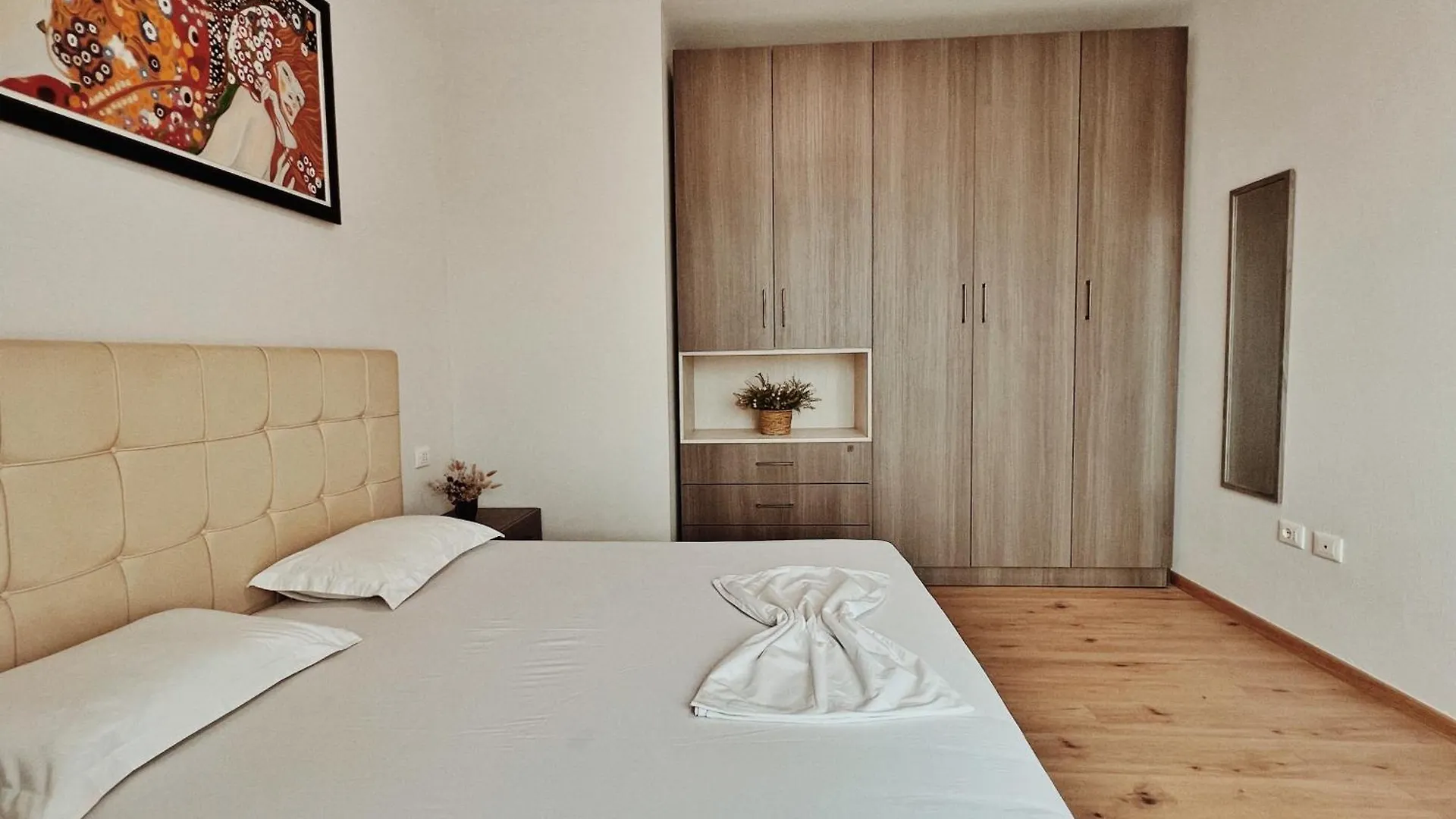 Cozy Rooftop Apartment - Your Home, Away From Home! Tirana 0*,