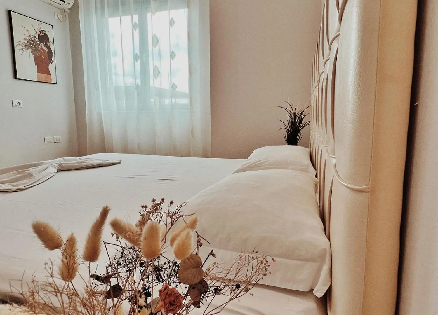 Cozy Rooftop Apartment - Your Home, Away From Home! Tirana